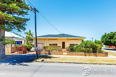 235 South Street, Beaconsfield, WA 6162, 3 Bedrooms, 1 Bathrooms, House