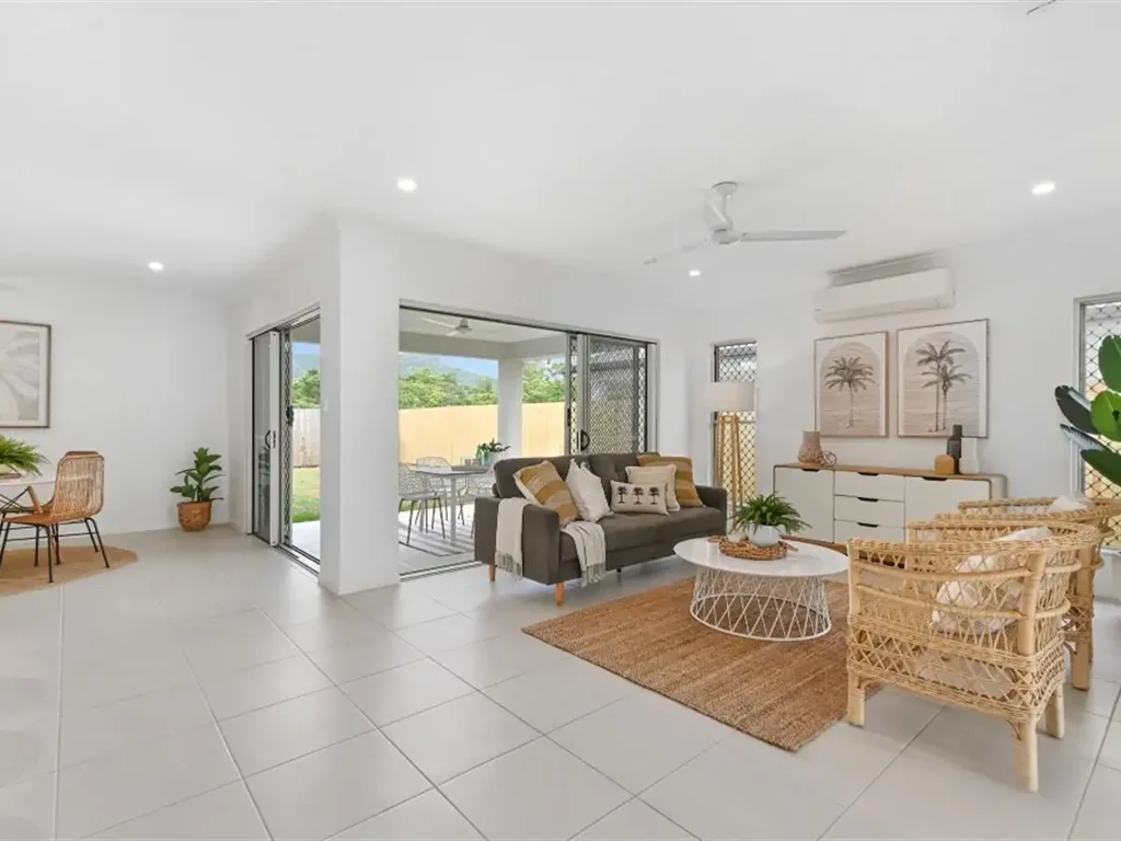 NEAR NEW HOME + HUGE BLOCK + MEDIA + NO REAR NEIGHBOUR + SIDE ACCESS