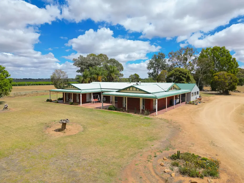 Cobram 4ห้องนอน Lifestyle Living on 15.4 Acres with Stunning Rural Outlook