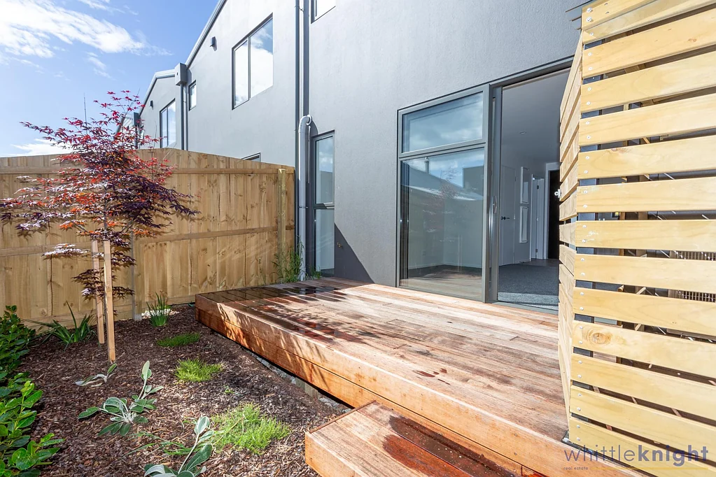 Waltham 2ਬੈੱਡਰੂਮ Titles Issued, Two Townhouses Left