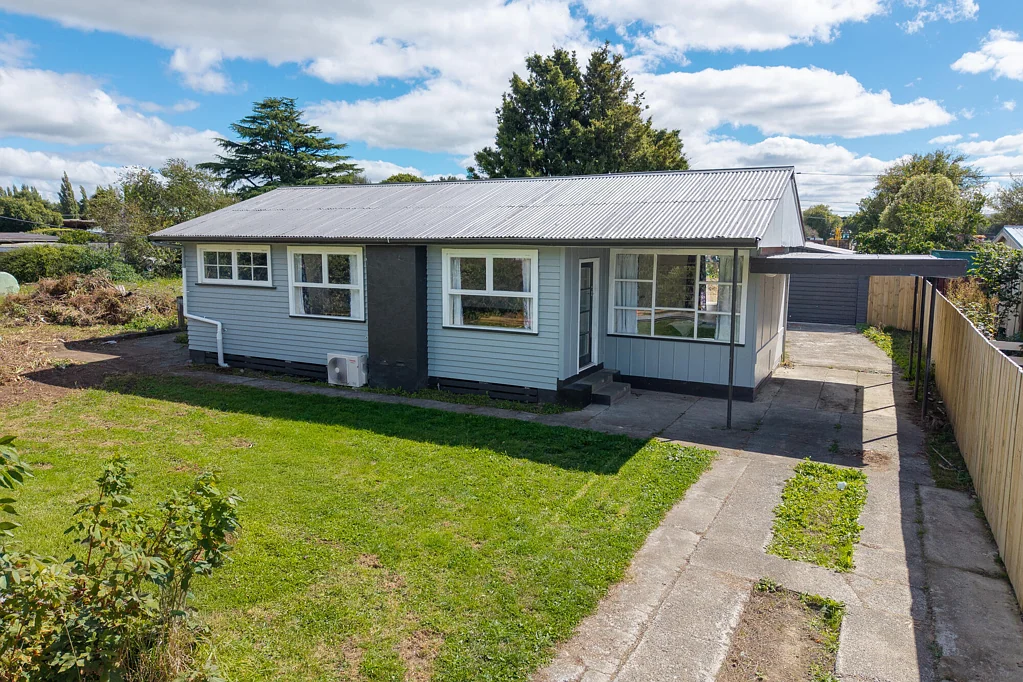 Pahiatua 4 Slaapkamer Stylish makeover meets easy living