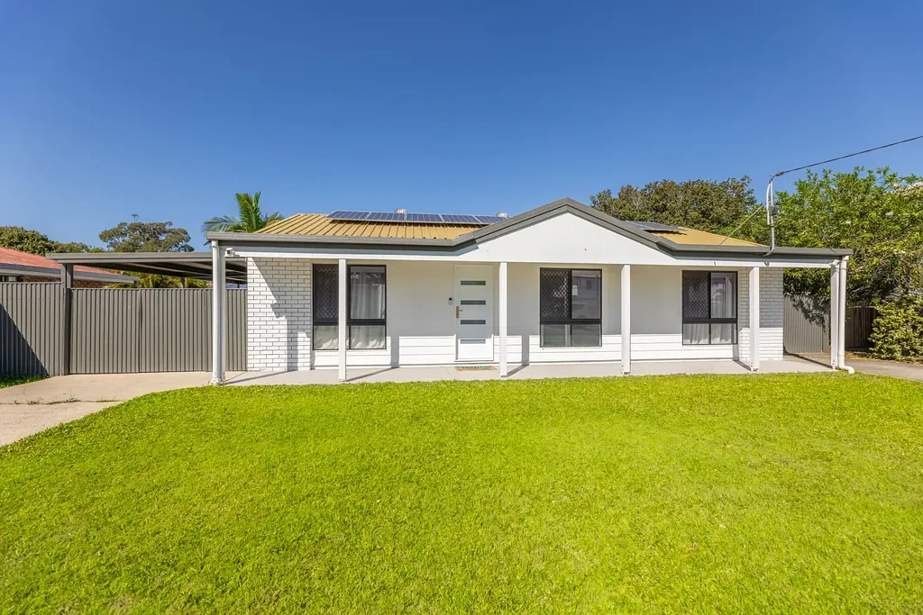 Caboolture 3房 迷人的现代生活，坐拥宽敞户外娱乐区 Charming Modern Living with Huge Outdoor Entertaining