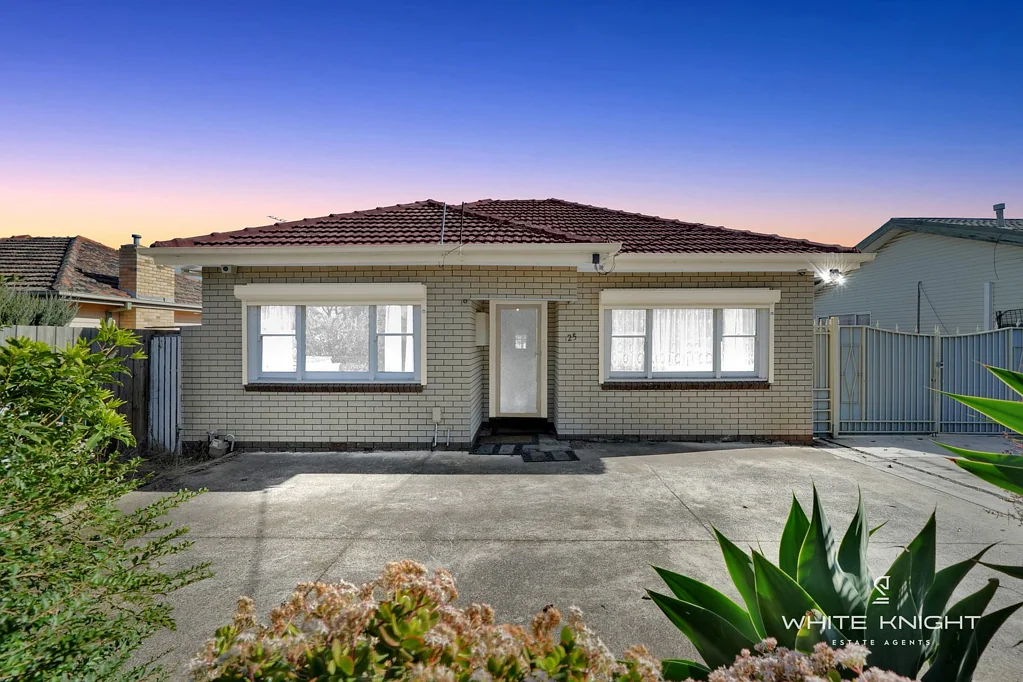 St Albans 3غرفة نوم Prime Location with Development Potential - Permit to build 3 townhouses