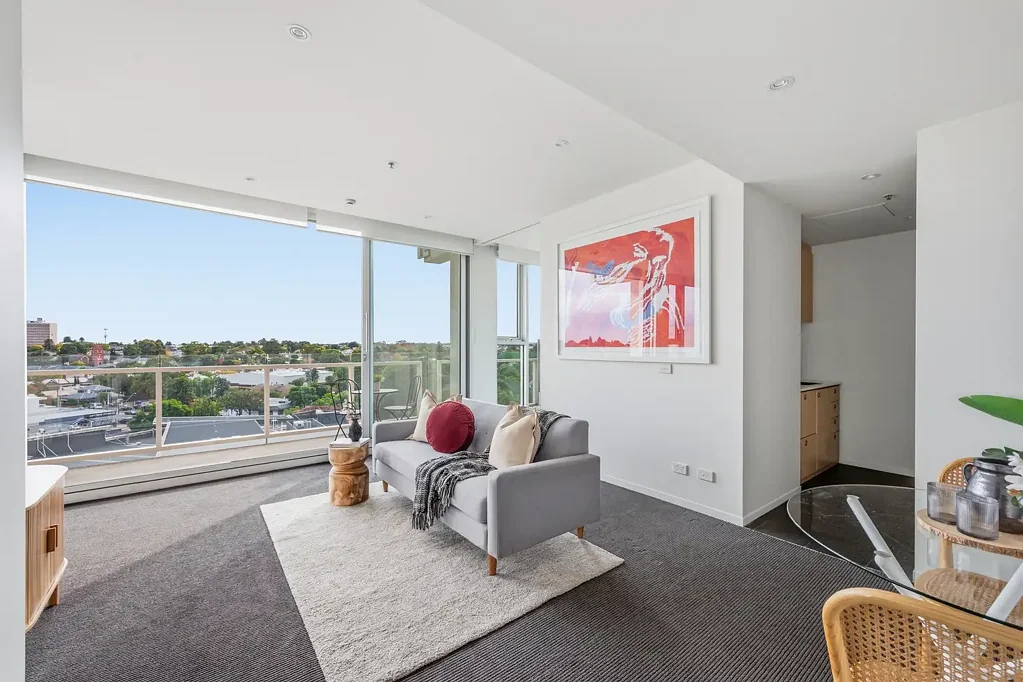 Walkerville 2房  Spacious Elevated Living with Sweeping Hills & City Views.