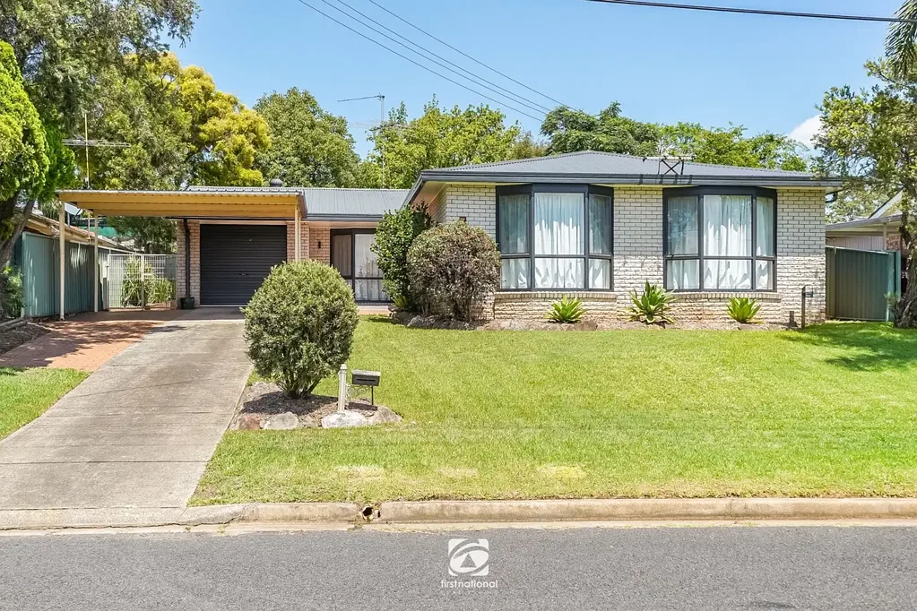 WELL ESTABLISHED LOCATION & CLOSE TO CENTRE OF TOWN.