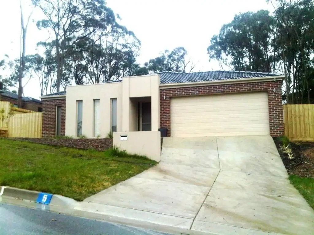 ATTRACTIVE 4 BED HOME IN POPULAR MT HELEN