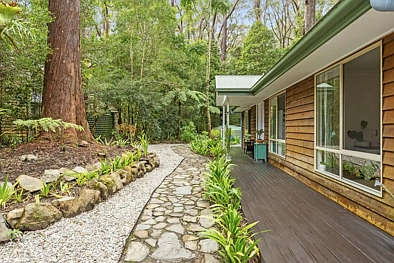 Springbrook 3房  Peaceful Springbrook Living Opposite Parkland