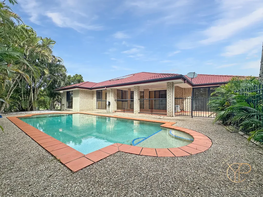 Spacious Family Home with Dual Living, Pool & Prime Location – Perfect for the Whole Family!