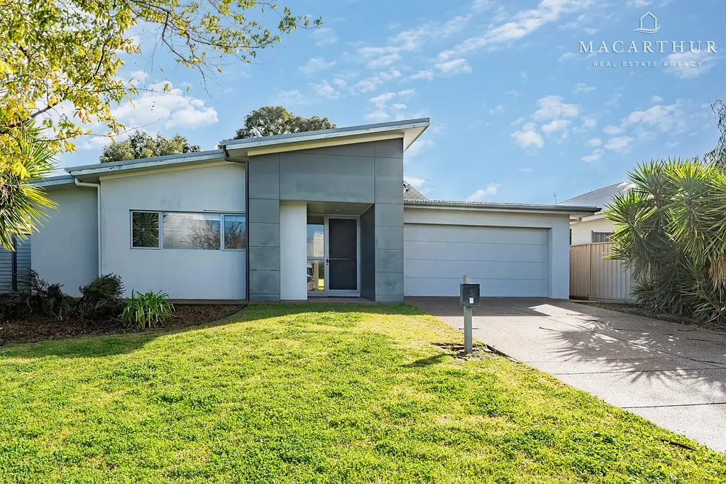 Beautiful Boorooma Family Home