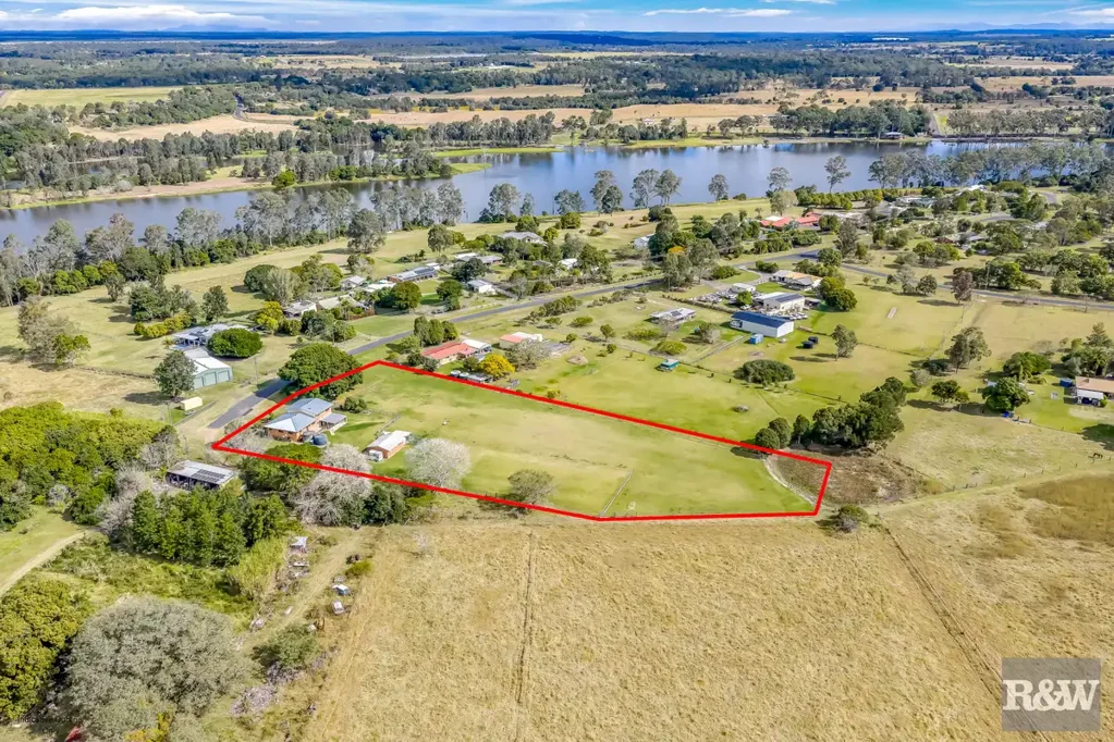 Sharon 6chambre Spacious 6-Bedroom Home on 2.5 Acres with Dual Living & Equestrian Facilities - Close to River & Boat Ramp