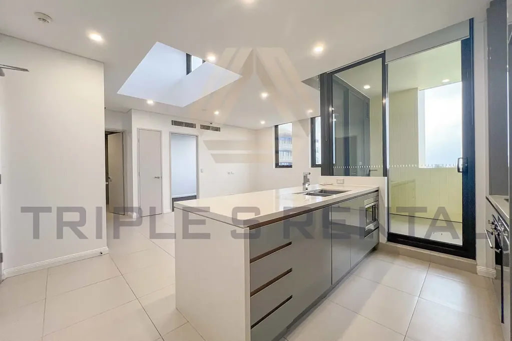 UNFURNISHED & Best Layout & 2Bedrooms+ Media(Study) Room & Top Level & Spacious & Quiet & Secure & Swimming Pool & Gym