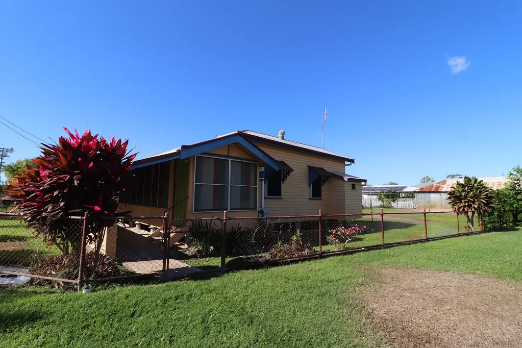 Ayr 3房  Neat, Complete and Ready to Call Home