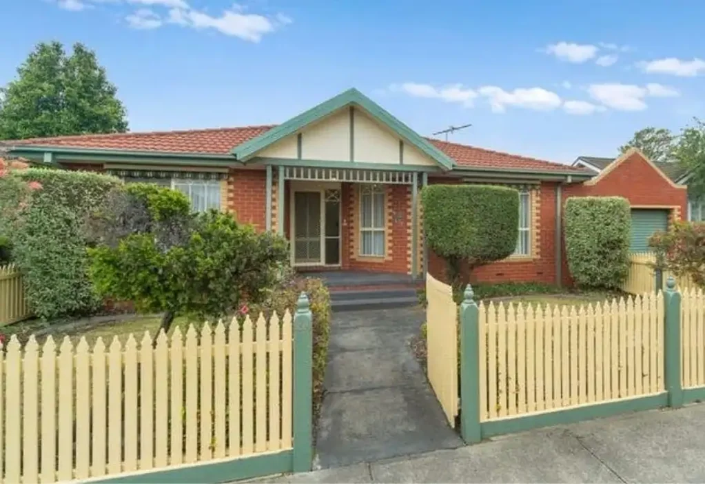 Neat & Spacious Three-Bedroom Home in the Heart of Mordialloc