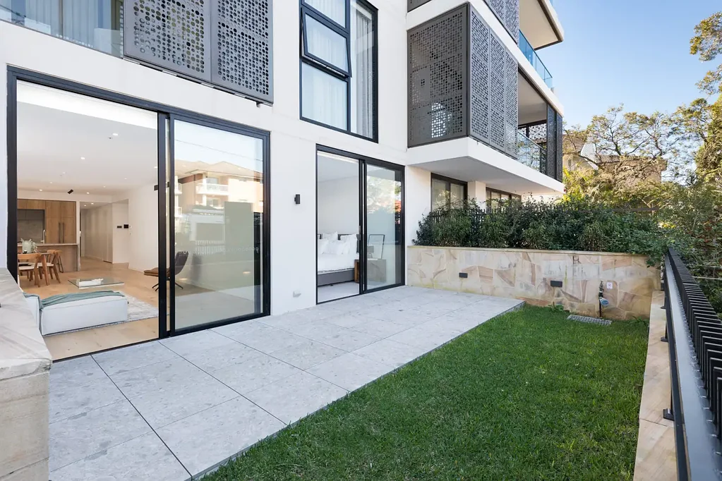 Cronulla 3બેડરૂમ OROSI SOUTH CRONULLA - THREE BEDROOM GARDEN APARTMENT