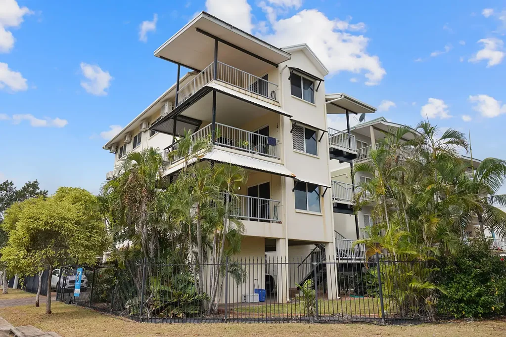 Coconut Grove 3Habitaciones One of Only Three Units to The Whole Complex!!