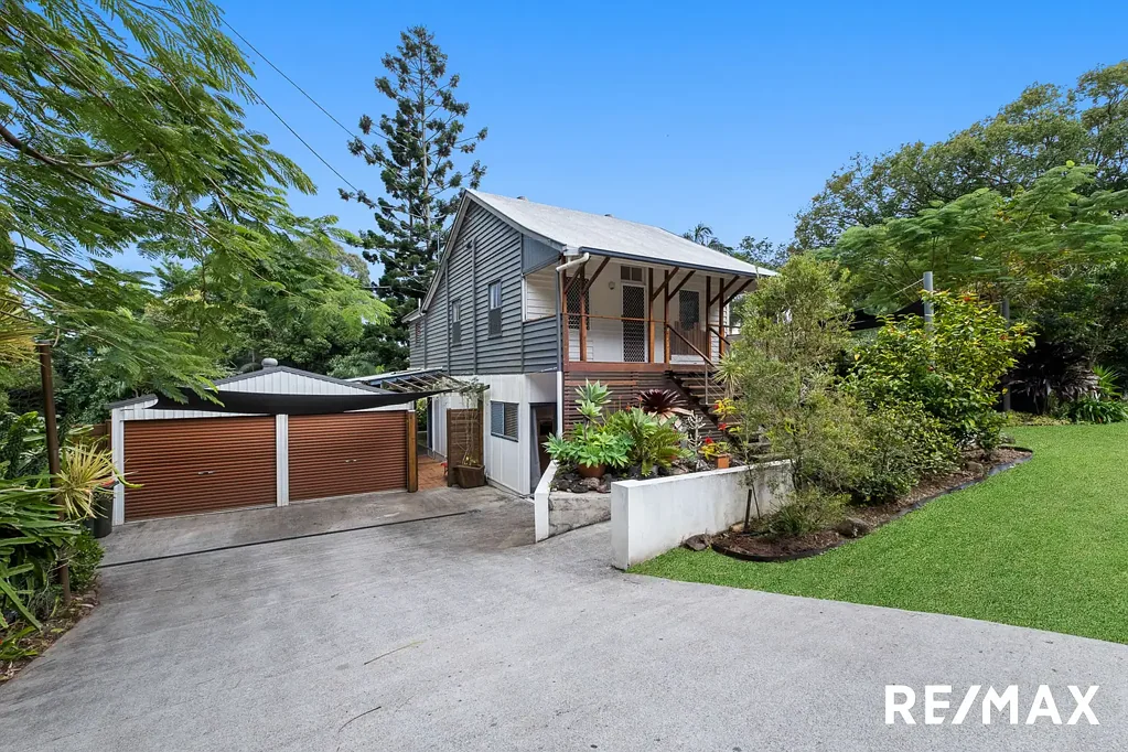 Nambour 3 Bedroom Charming Queenslander with Lush Botanical Gardens