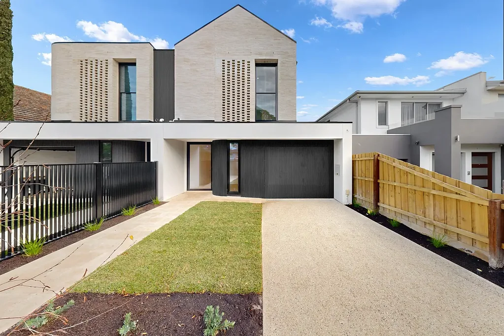 Architecturally Designed Luxury Townhouse in the Heart of Bentleigh