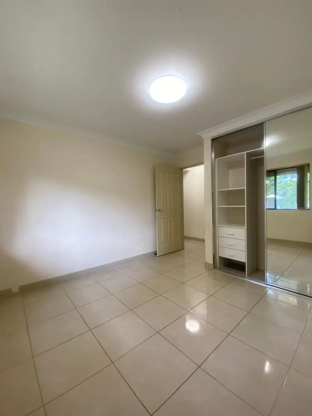 Central located apartment- AVAILABLE FROM 05/05/2026