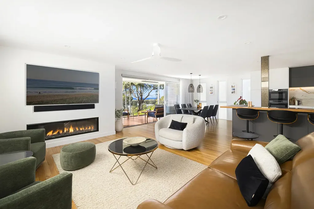 North Narrabeen 4Kwarto Light-Filled Luxury Living with Ocean Outlook