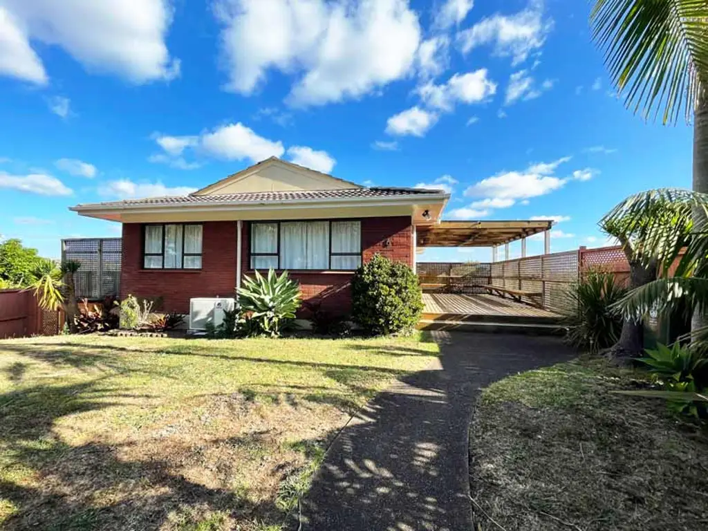 4 Bedrooms in Botany Downs