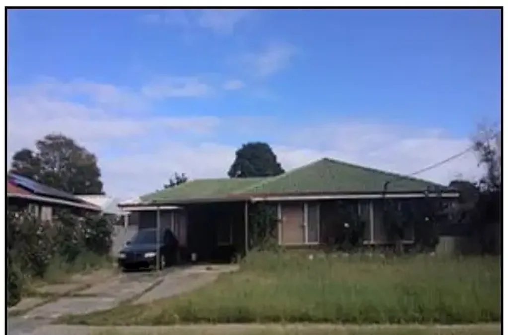 Langford 3chambre Bailiff Sale - Full Share of 36 Moncrieff Road, LANGFORD, WA 6147 on Wednesday 12th November 2025 at 11 am by Public Auction - BREF: 323842