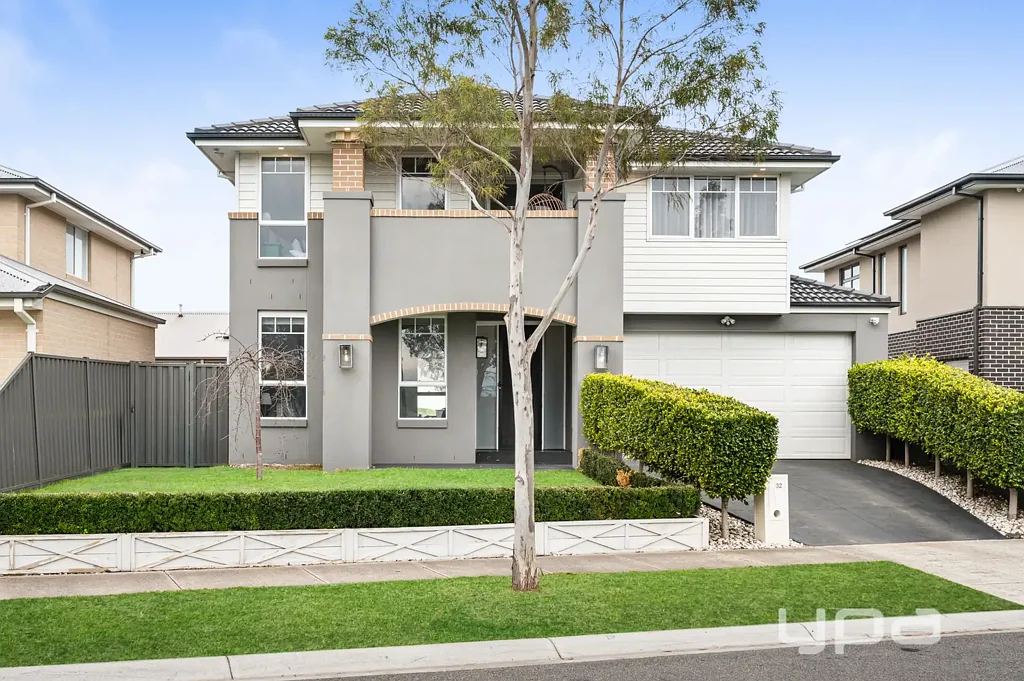 32 Parkfront Crescent, Roxburgh Park, VIC 3064
