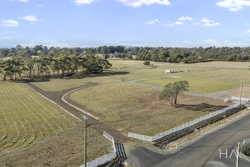 Perth  Lifestlye block with approved plans.