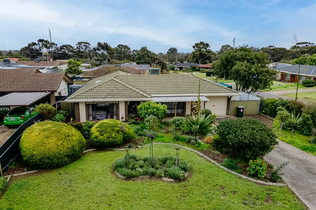 Hillbank 3部屋 Corner Allotment Packed with Potential