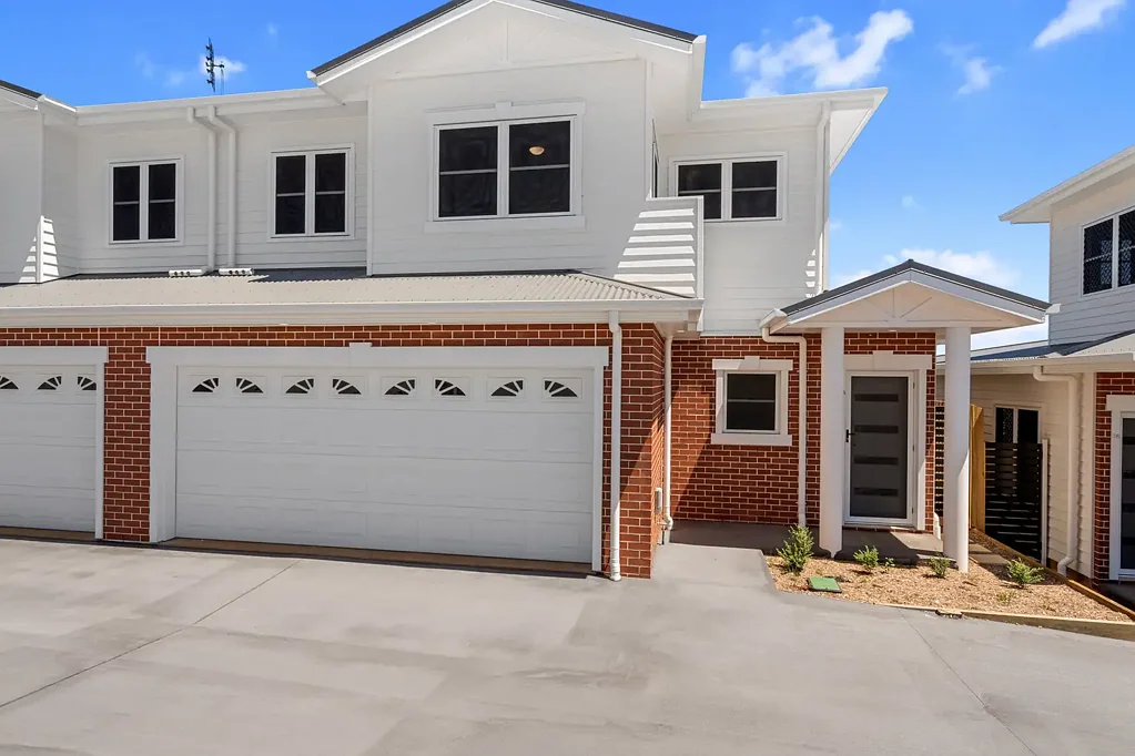 Glenvale 3房 现代色彩色调 优质装修 3卧2.5卫 2车位 联排别墅 开放式布局 光线充足 私密安静 地段优越 Beautiful Brand New Townhouse and  Unit  in The Hamptons, Glenvale