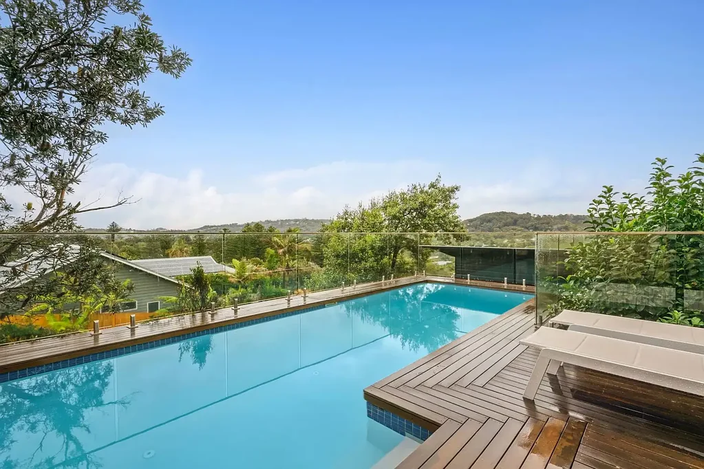 An Extraordinary Headland Retreat with Ocean & Pittwater Vistas