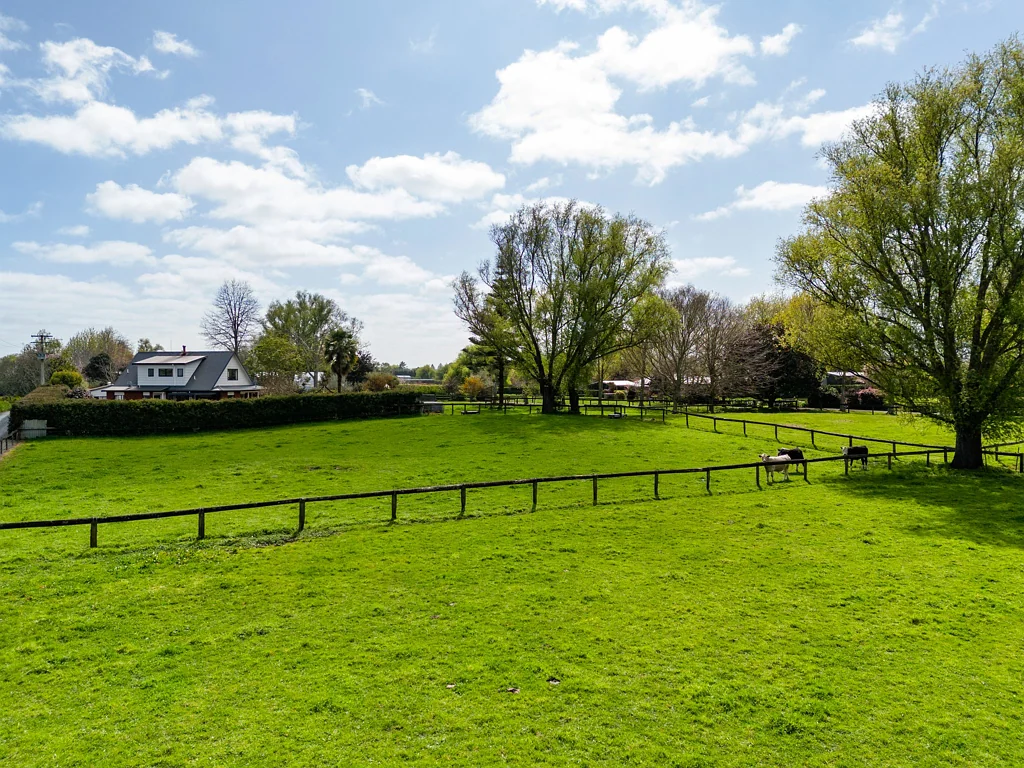Cambridge 4房  Country Living – Minutes From Town