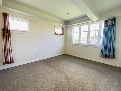 4 bedroom house opposite St Luke's Mall