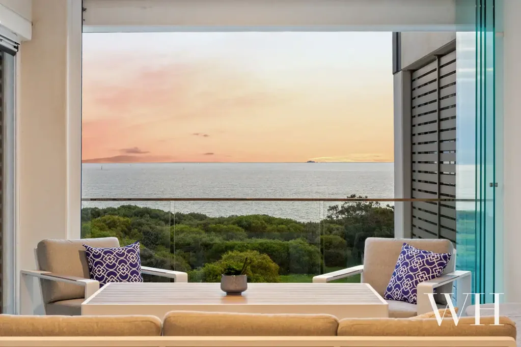 North Coogee 2房  Beachfront Luxury: Sun, Sky & Islands