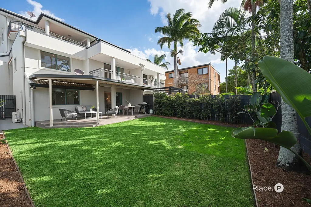 Hawthorne 2 Bedroom Rare North-Facing Townhouse with Enormous Backyard