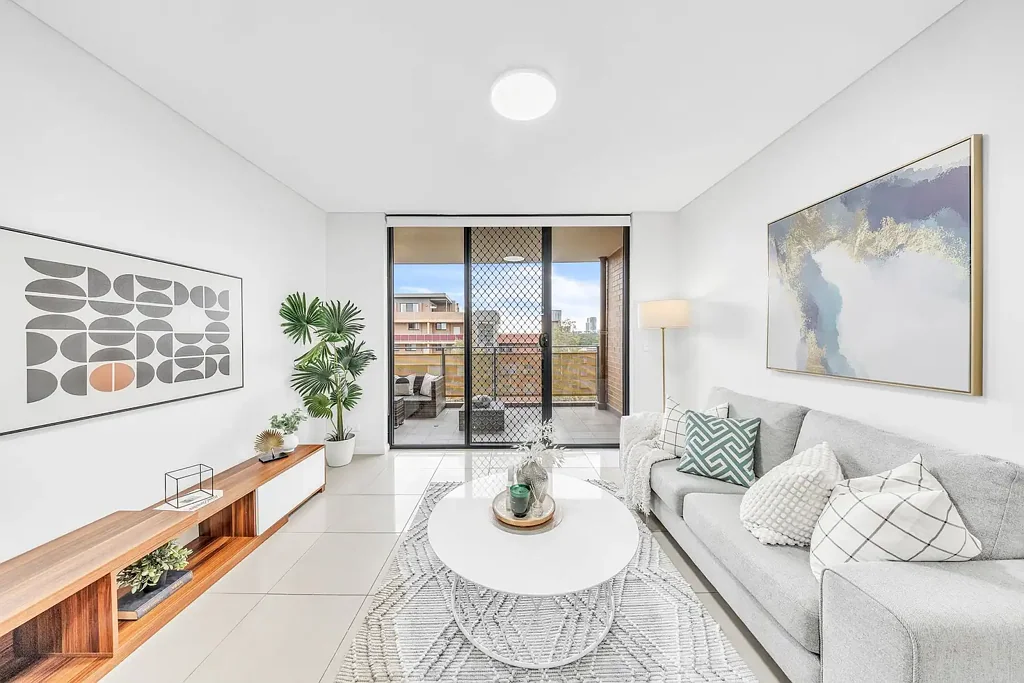 North Strathfield 3ਬੈੱਡਰੂਮ North Strathfield's Finest - A Masterfully Renovated 3-Bedroom Sanctuary with LOW STRATA FEES
