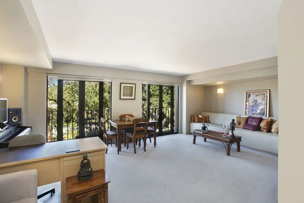 Light filled apartment in the heart of Potts Point