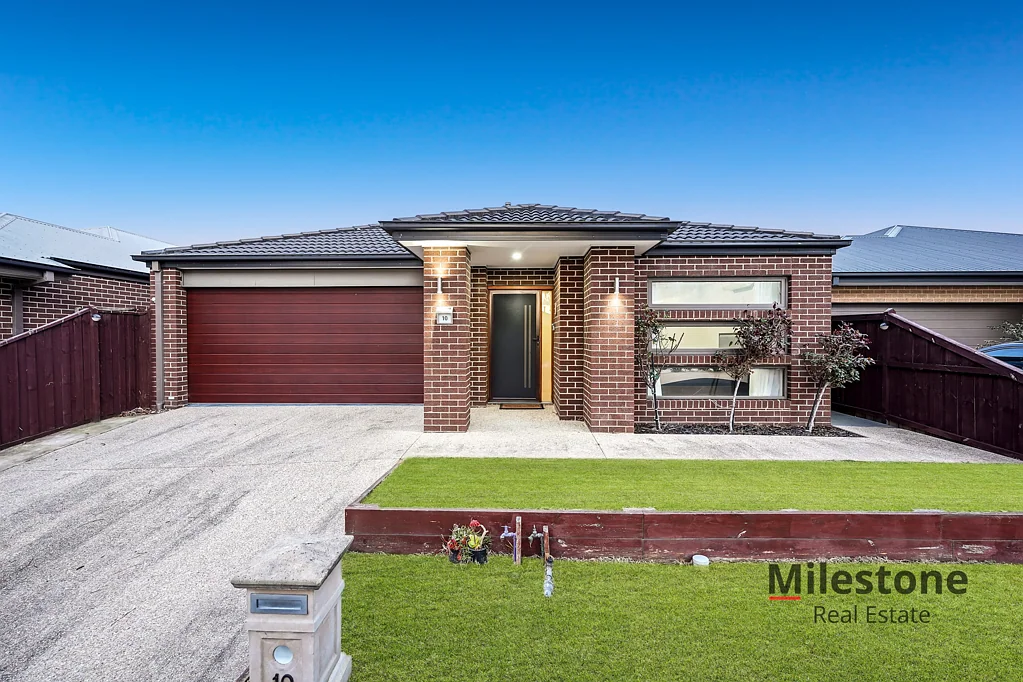 10 Brocker Street, Clyde North, VIC 3978