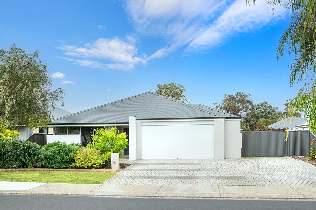 10 Dalemoor Way, West Busselton, WA 6280