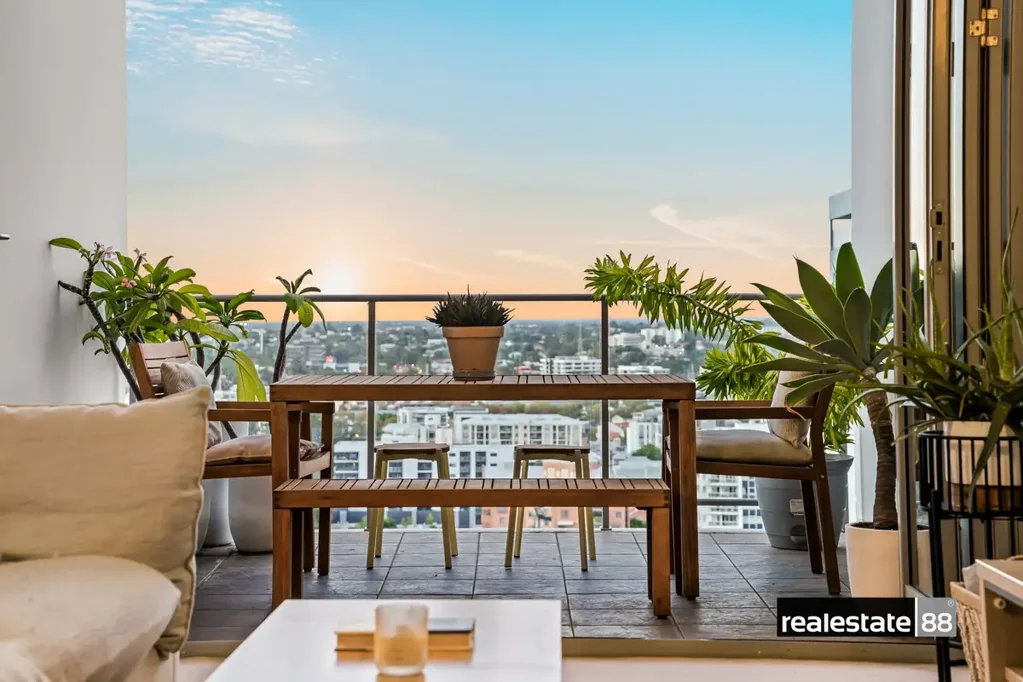 East Perth 1Habitaciones TOP Floor, 2 Levels, Endless Views – City Living with a Twist