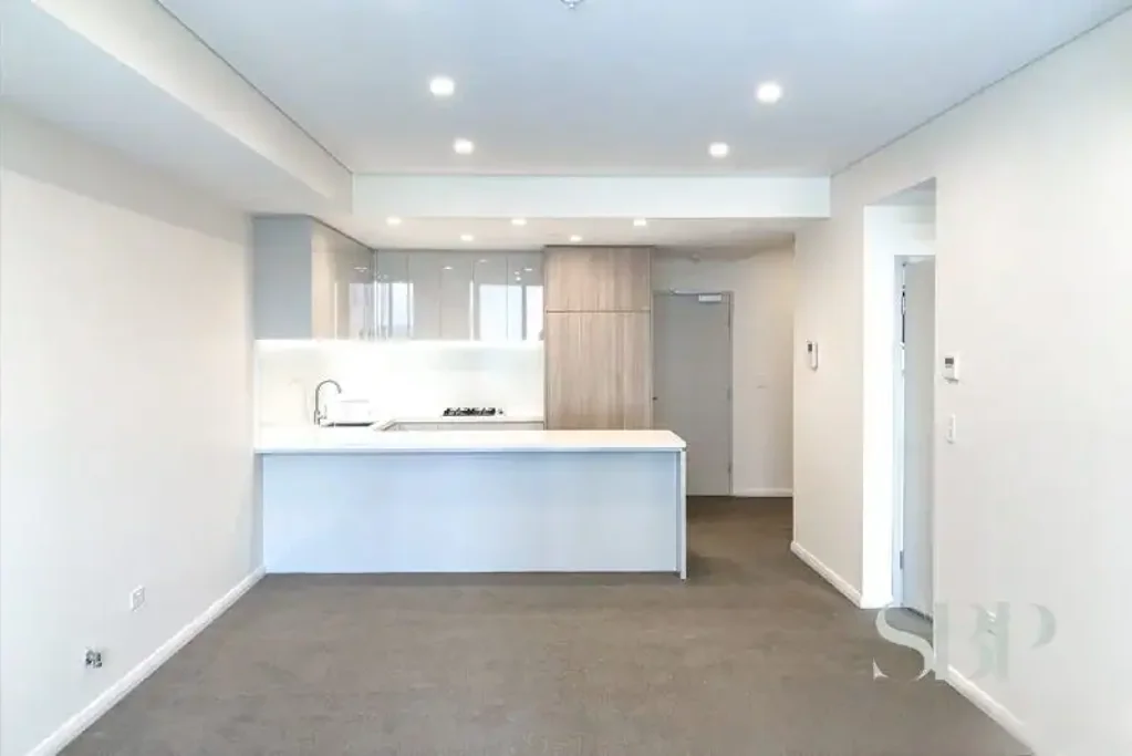 *DEPOSIT TAKEN*
LUXURIOUS 1 BEDROOM 1BATHROOM 1 CARSPACE AVALIABLE