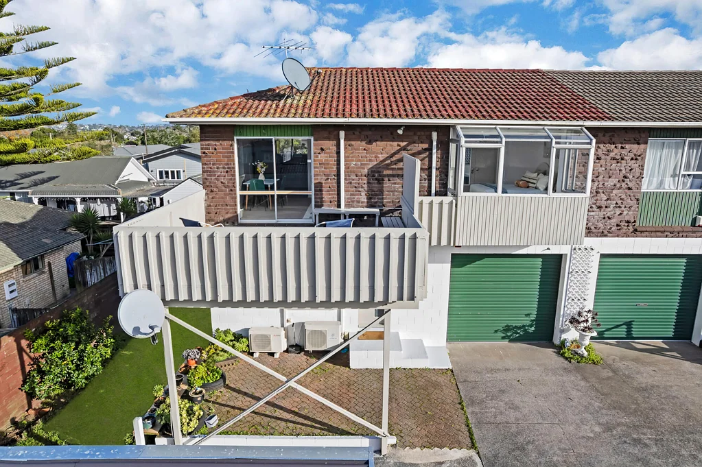 New Lynn 3房  Brick & Tile Beauty - Renovated & Spacious