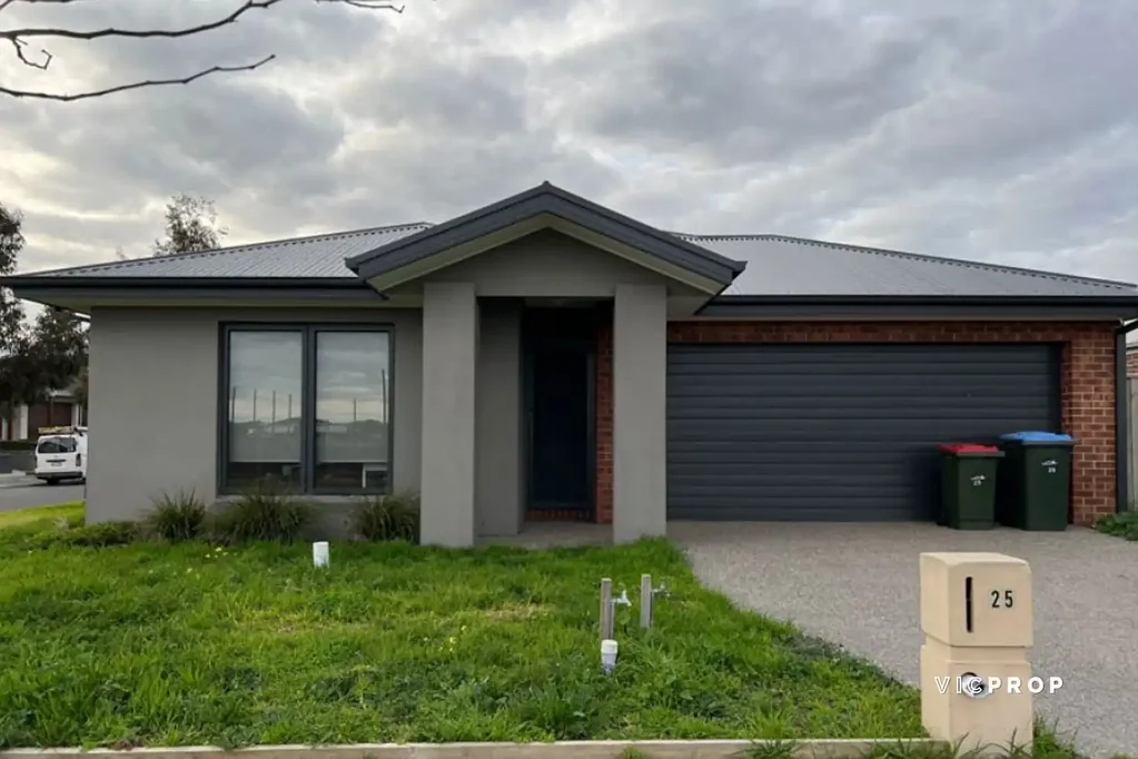 Luxurious 4-Bedroom Residence with Exceptional Features!