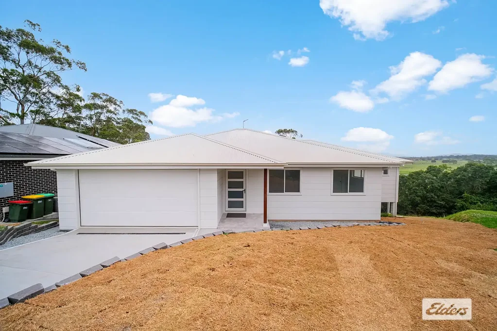 Taree 5ਬੈੱਡਰੂਮ Brand New Home with Breathtaking Golf Course and Rural Views