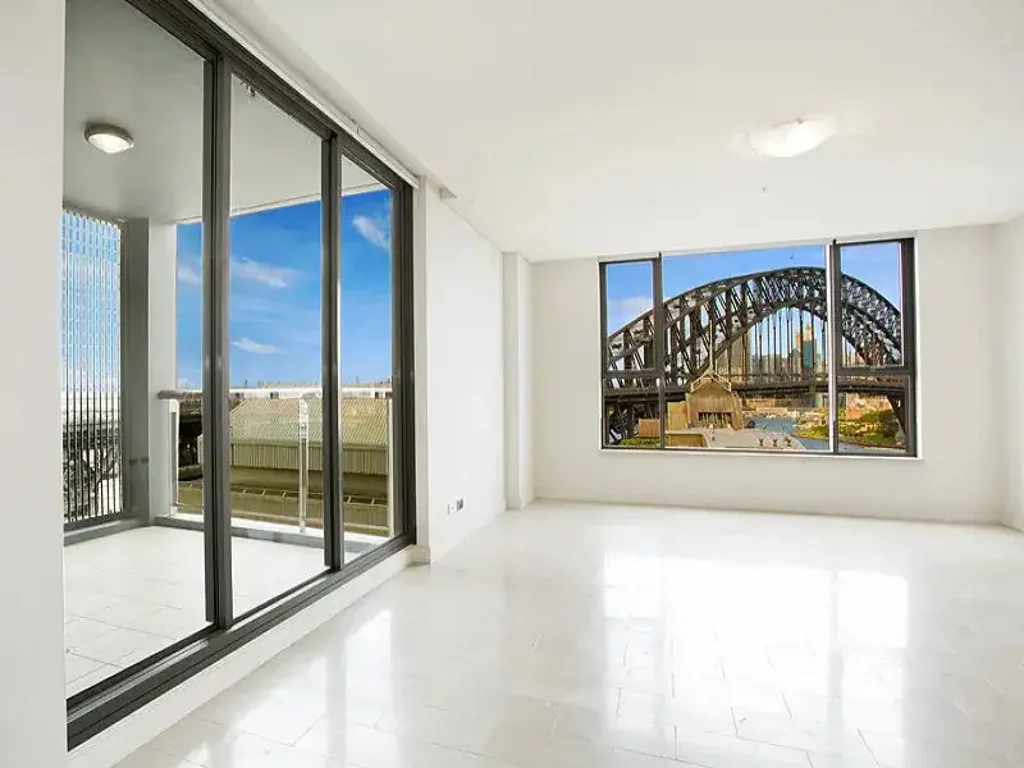 Sophisticated Two-Bedroom Residence with Harbour Bridge Views