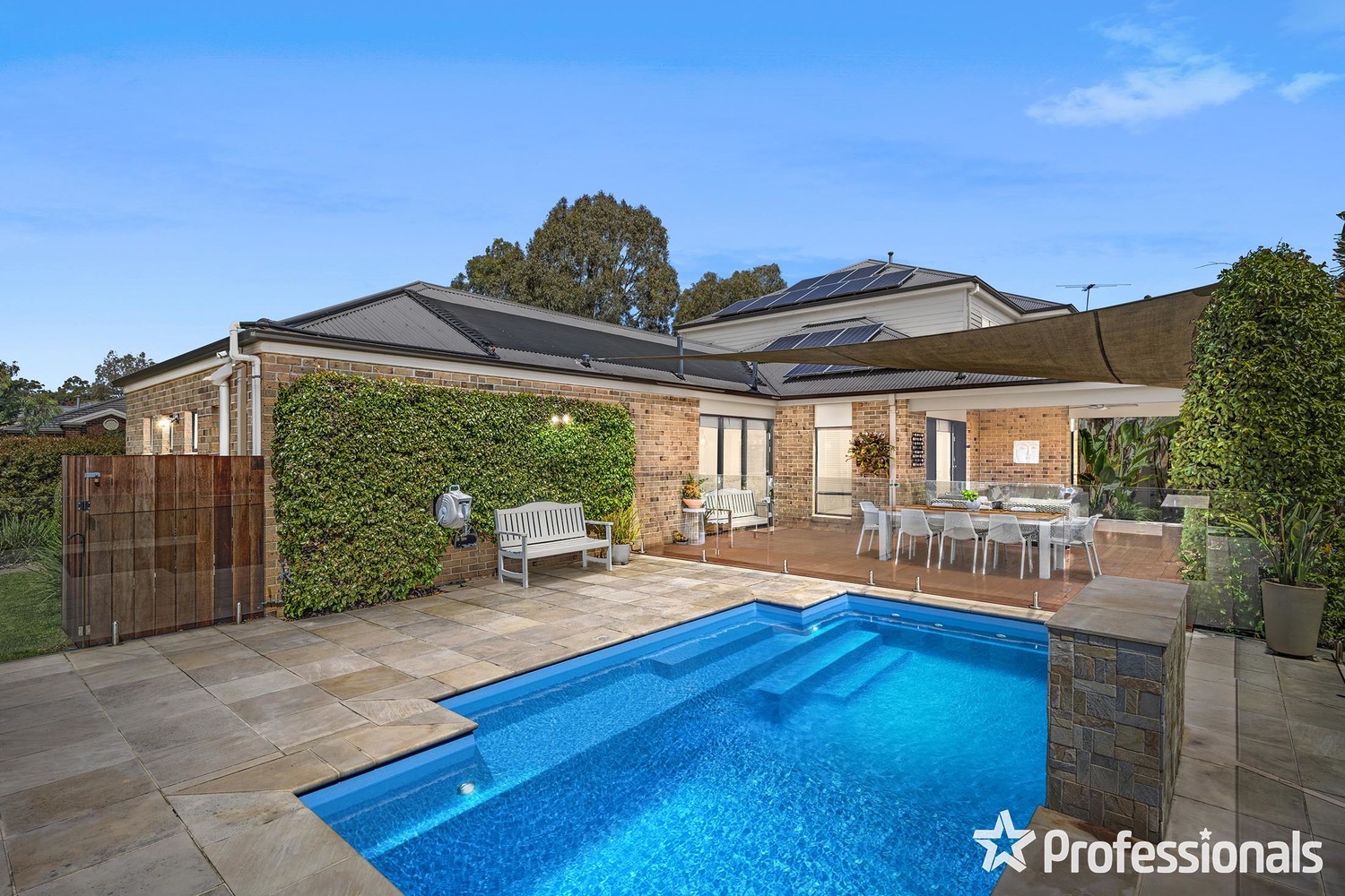 15 VALLEY PARK DR, MOOROOLBARK VIC 3138, 0 chambres, 0 salles de bain, House