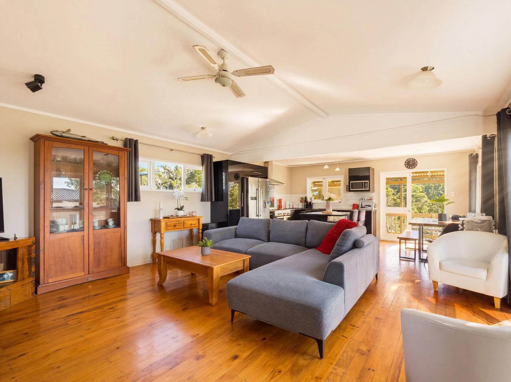 Stanmore Bay 4 Bedroom Coastal Family Living with Room to Grow