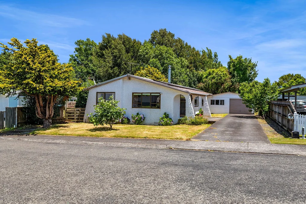 Eltham 4房  4 Bedrooms Large Section