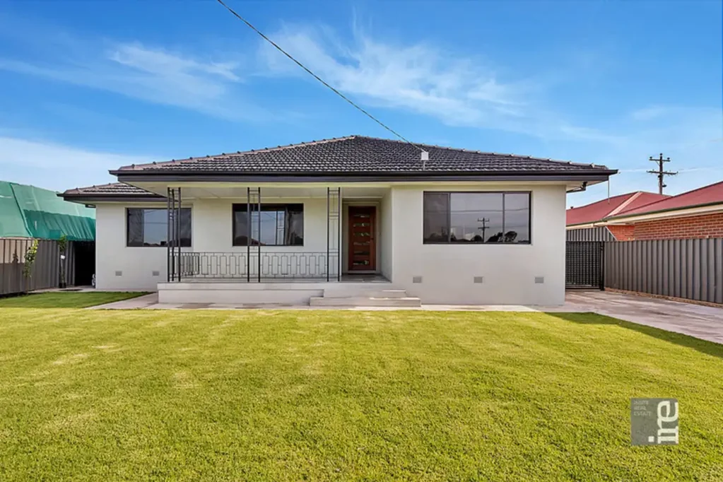 Wangaratta 3部屋 Fully renovated + big shed in West End.