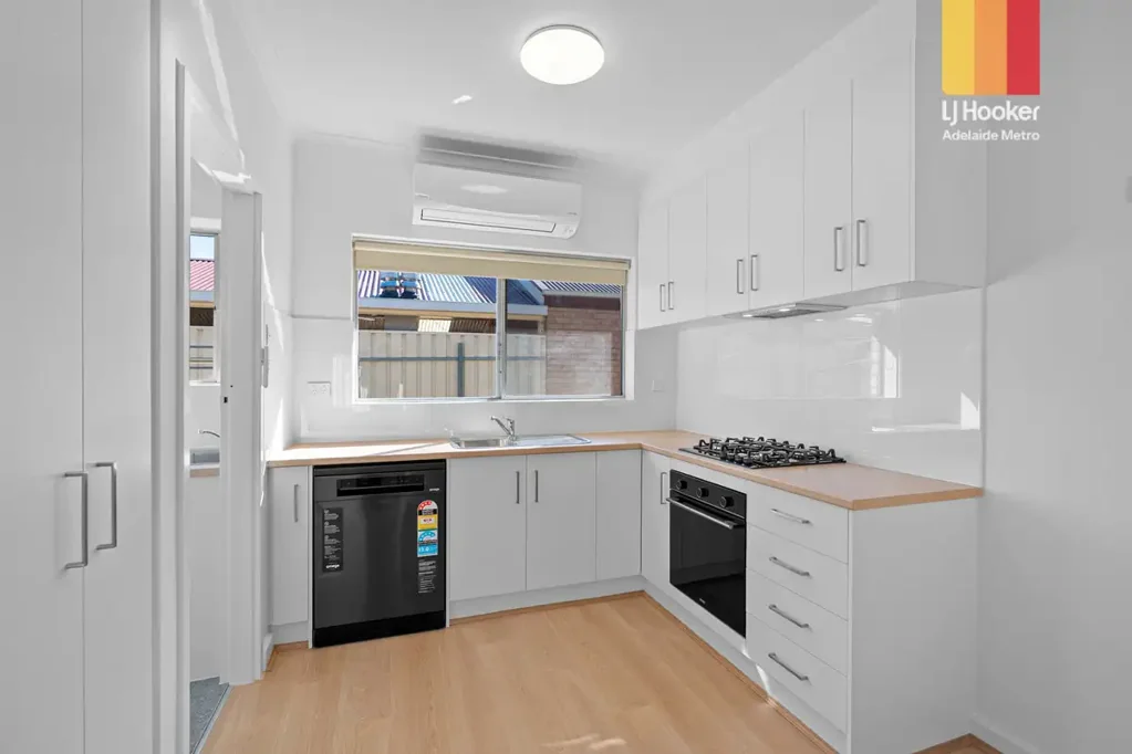 Beautifully renovated single-storey unit