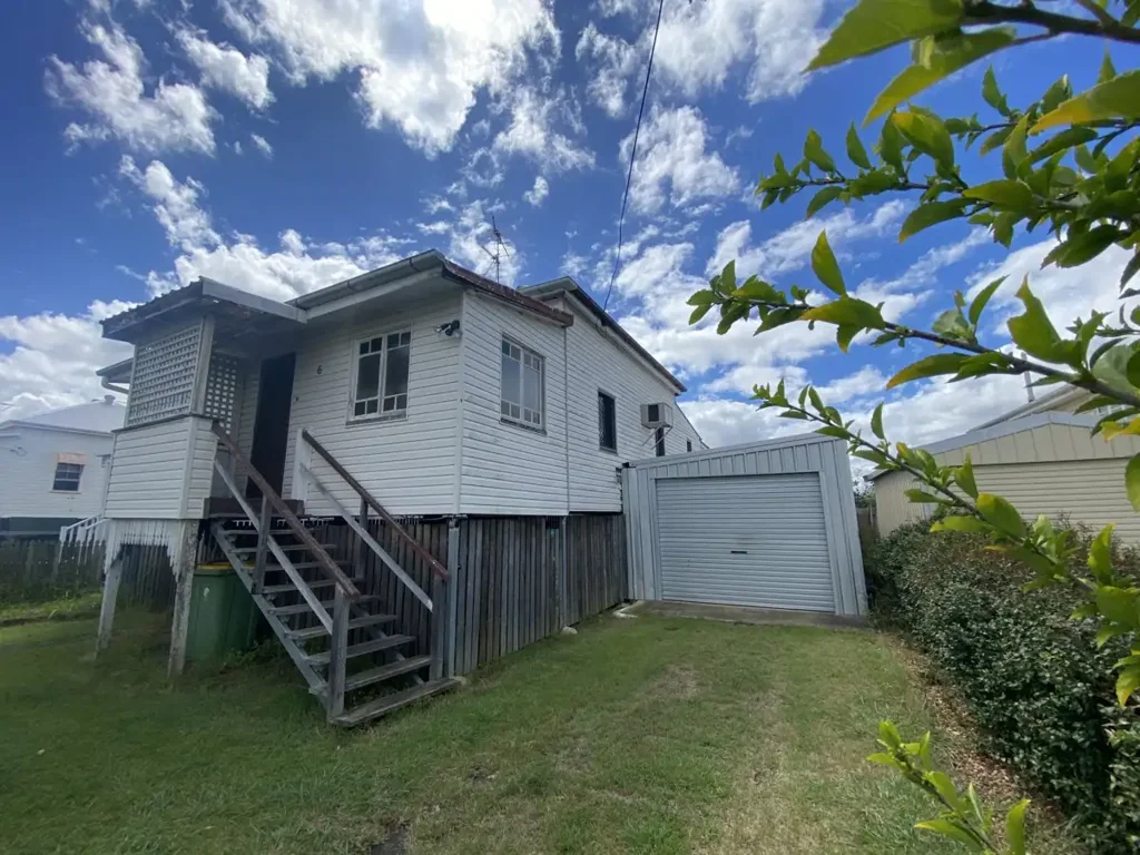 Gatton Classical Home in Key Location !!
